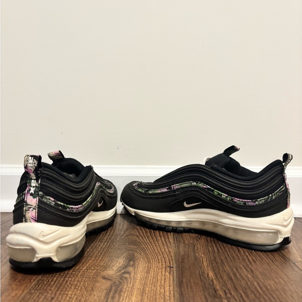 Women’s Nike shoes - Picture 3 of 7